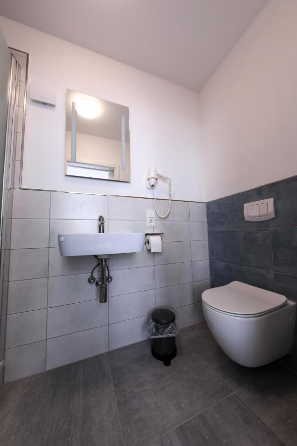 24/7 Selfcheckin Schmiedestrasse Hotel Leer Exterior photo